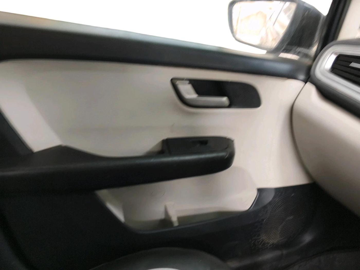 2023 Tata ALTROZ XZ CNG, CNG, Manual, 64,599 km, interior