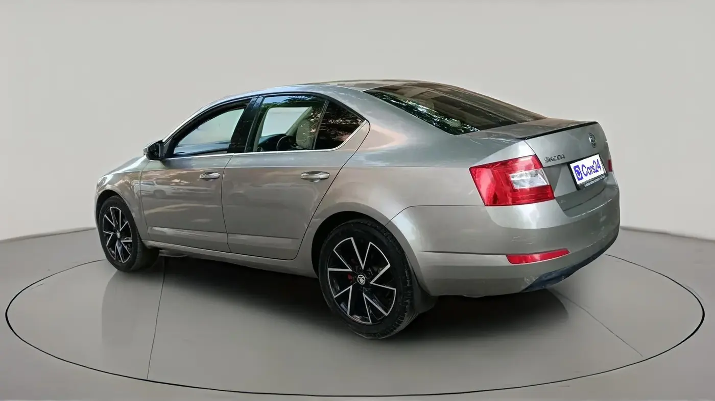 2014 Skoda Octavia ELEGANCE 1.8 TSI AT, Petrol, Automatic, 1,09,275 km, exterior