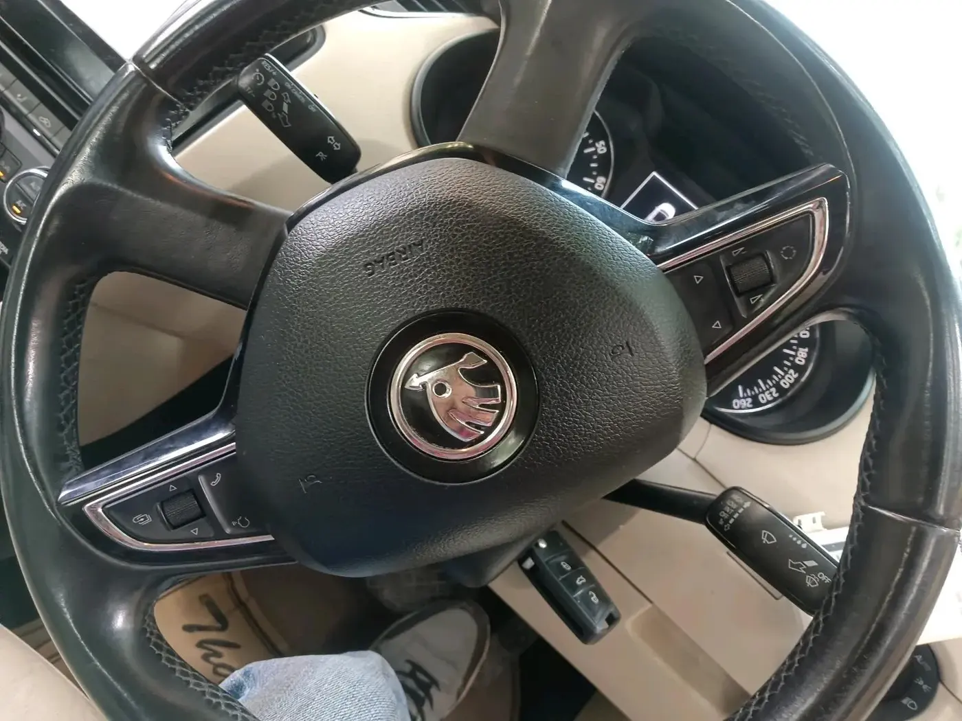 2014 Skoda Octavia ELEGANCE 1.8 TSI AT, Petrol, Automatic, 1,09,275 km, interior