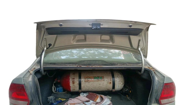 2013 Volkswagen Vento COMFORTLINE 1.6, CNG, Manual, 1,45,508 km, exterior