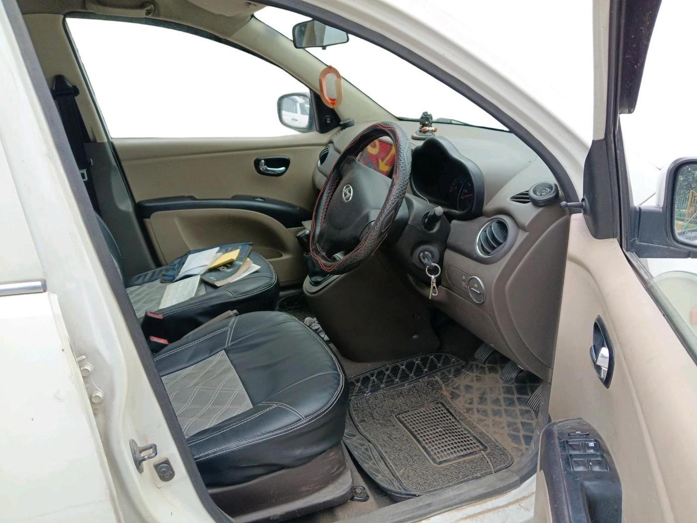 2014 Hyundai i10 SPORTZ 1.1, Petrol, Manual, 1,46,756 km, interior