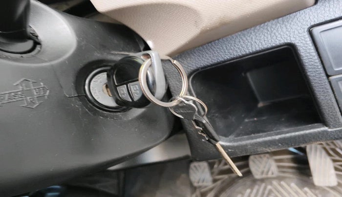 2013 Maruti Wagon R 1.0 VXI, Petrol, Manual, 32,350 km, interior