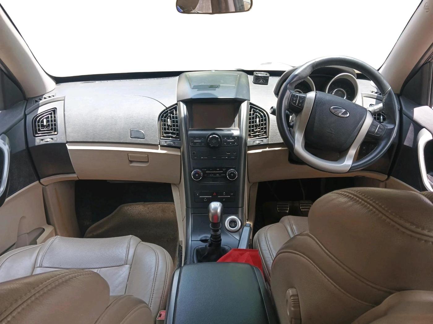 2017 Mahindra XUV500 W10 1.99, Diesel, Manual, 24,155 km, interior