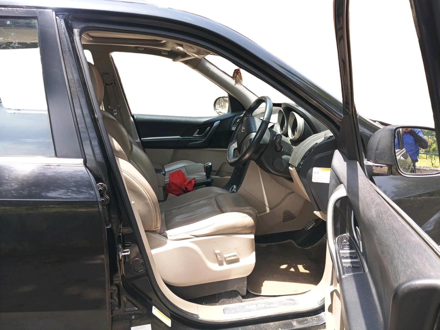2017 Mahindra XUV500 W10 1.99, Diesel, Manual, 24,155 km, interior