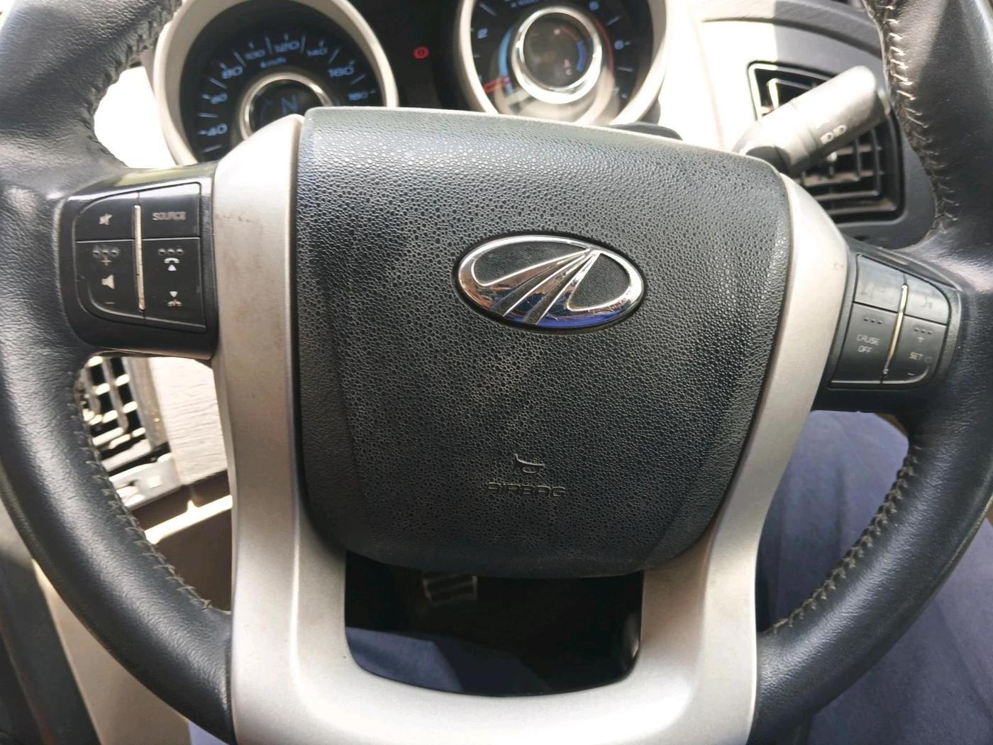 2017 Mahindra XUV500 W10 1.99, Diesel, Manual, 24,155 km, interior