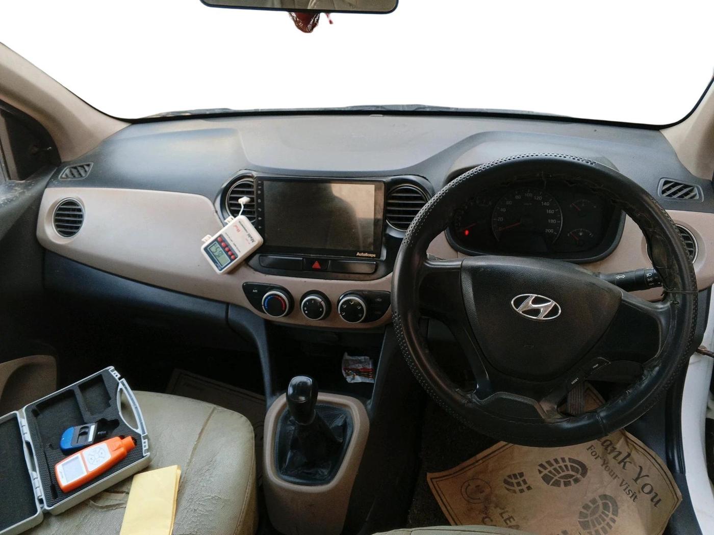 2015 Hyundai Xcent BASE 1.2, CNG, Manual, 1,80,250 km, interior