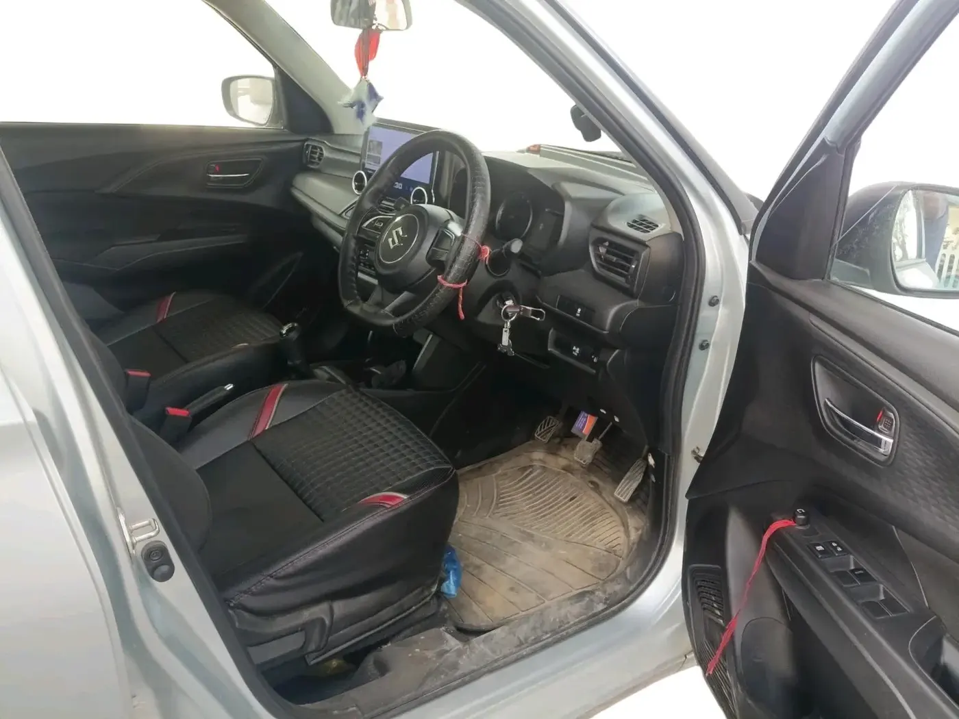 2025 Maruti Swift VXI 1.2L CNG, CNG, Manual, 6,650 km, interior