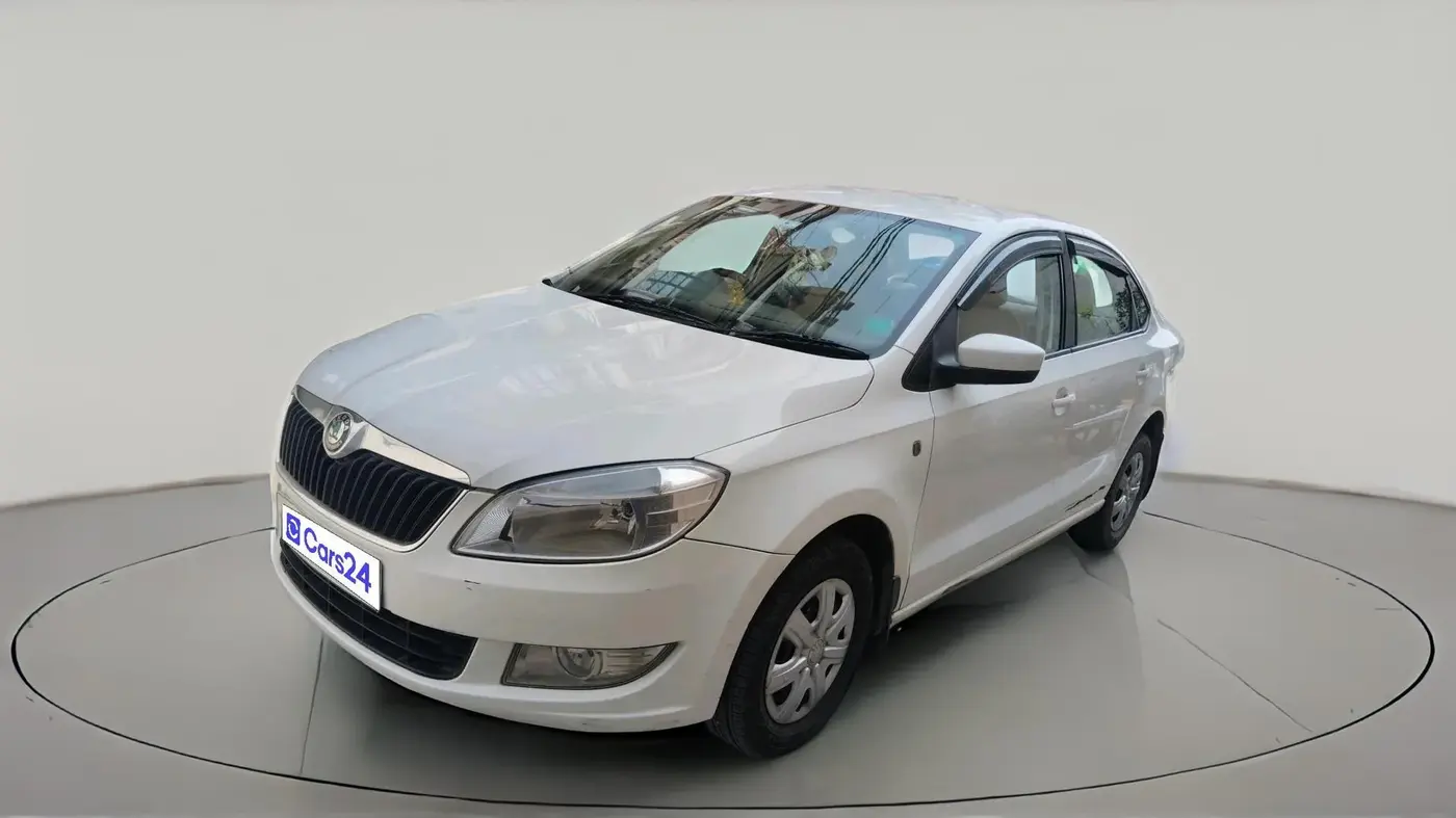 2011 Skoda Rapid AMBITION 1.6 MPI MT, Petrol, Manual, 50,456 km, exterior