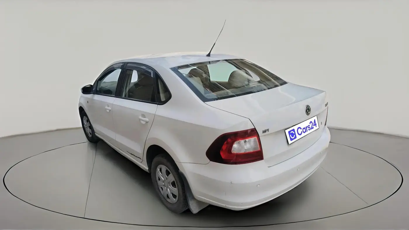 2011 Skoda Rapid AMBITION 1.6 MPI MT, Petrol, Manual, 50,456 km, exterior