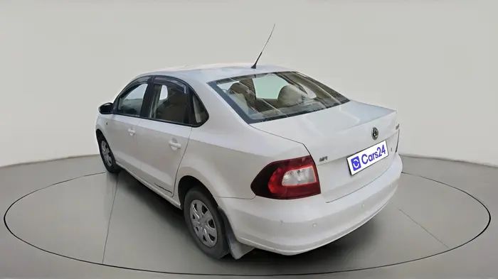 2011 Skoda Rapid AMBITION 1.6 MPI MT, Petrol, Manual, 50,456 km, exterior