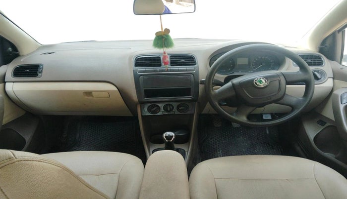 2011 Skoda Rapid AMBITION 1.6 MPI MT, Petrol, Manual, 50,456 km, interior