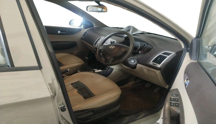 2011 Hyundai i20 MAGNA 1.2, Petrol, Manual, 1,00,222 km, interior