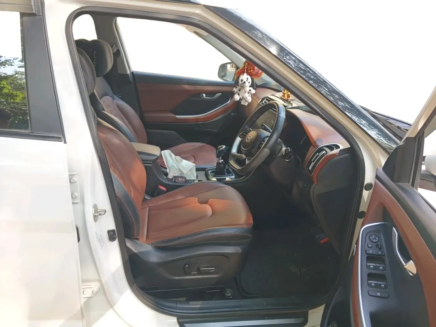 2023 Hyundai ALCAZAR PLATINUM 1.5 TURBO PETROL MT 7STR, Petrol, Manual, 27,489 km, interior