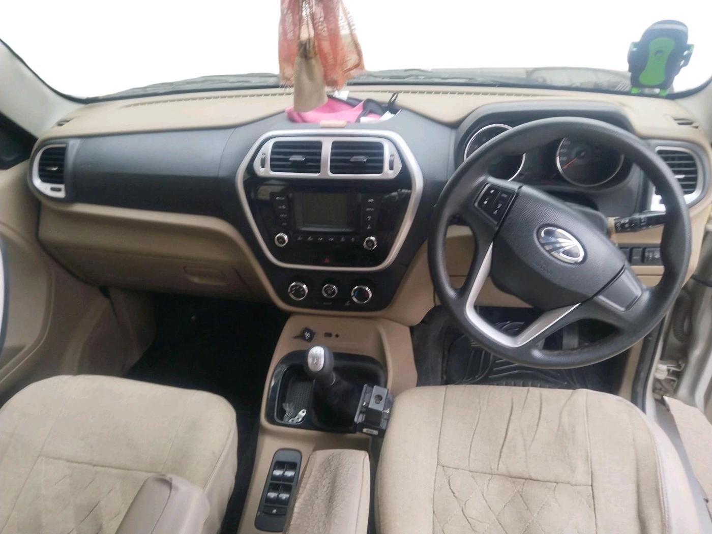 2017 Mahindra TUV300 T8, Diesel, Manual, 92,217 km, interior