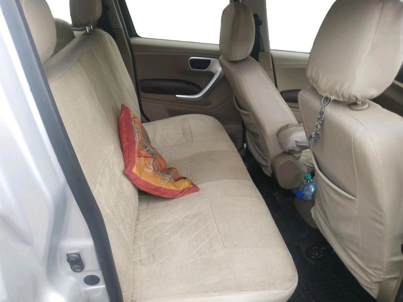 2017 Mahindra TUV300 T8, Diesel, Manual, 92,217 km, interior