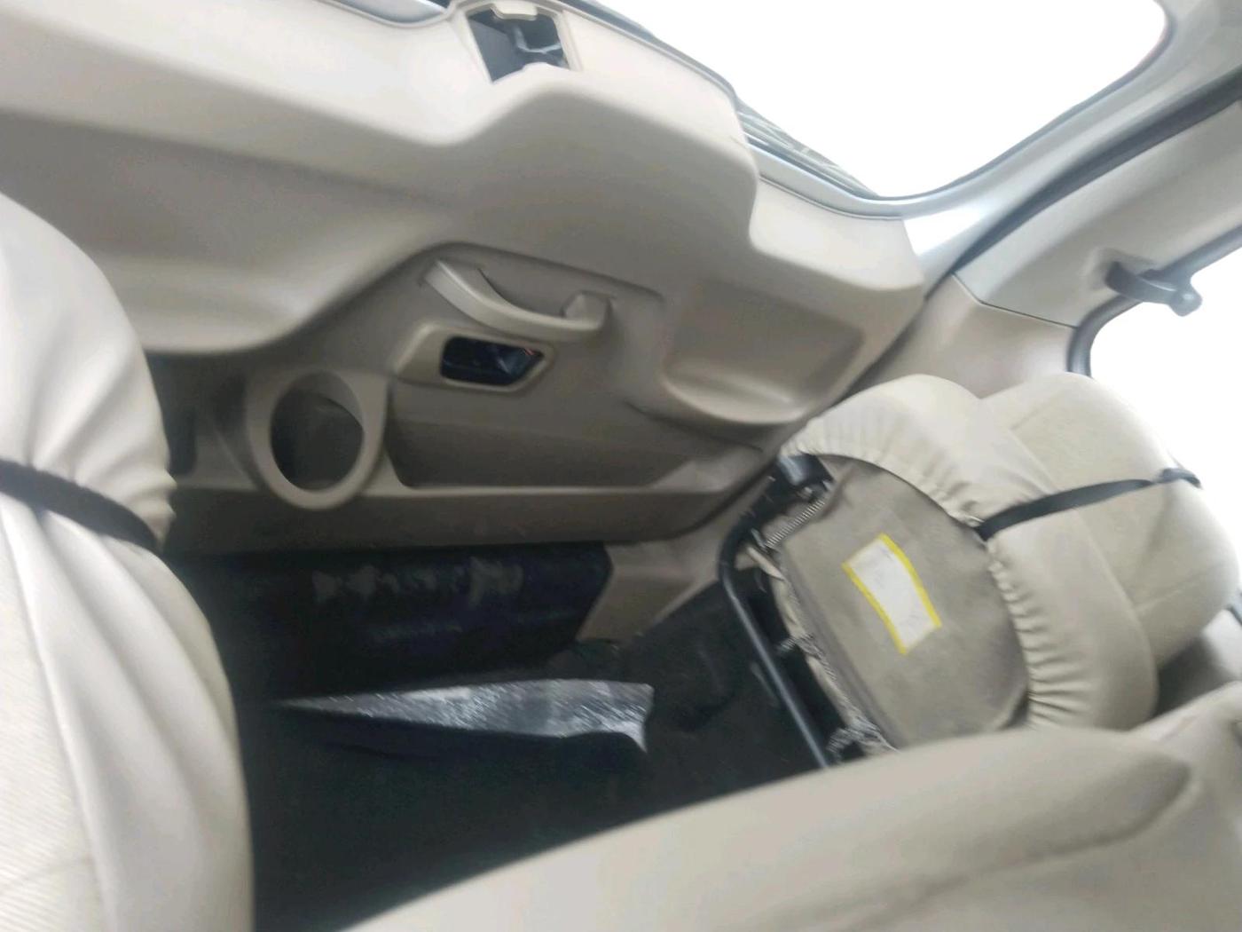 2017 Mahindra TUV300 T8, Diesel, Manual, 92,217 km, interior