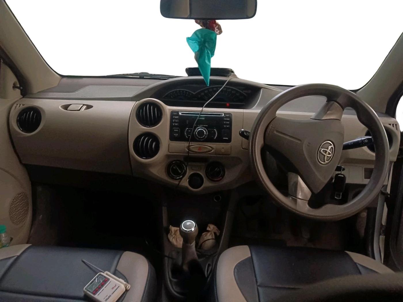 2015 Toyota Etios Liva V, Petrol, Manual, 69,812 km, interior