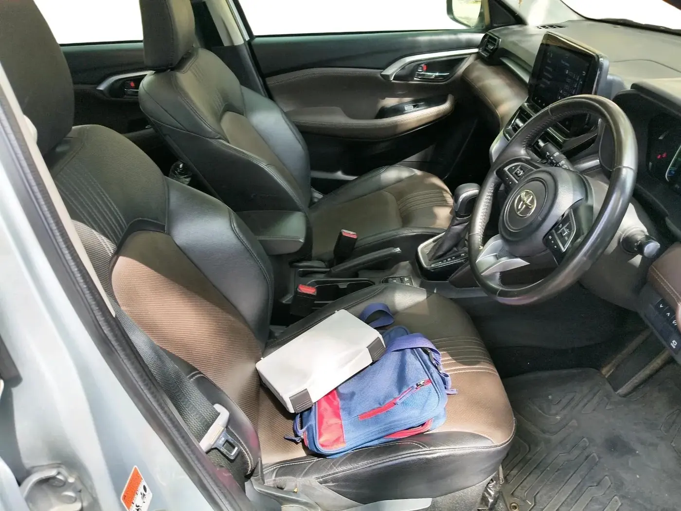 2022 Toyota URBAN CRUISER HYRYDER V HYBRID, Hybrid, Automatic, 53,568 km, interior