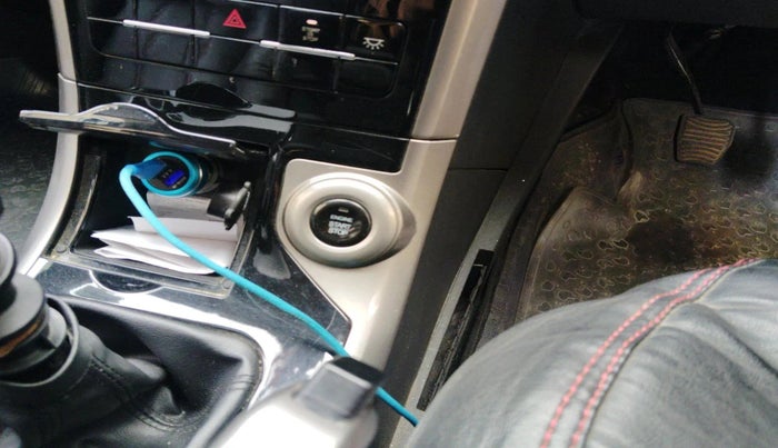 2020 Mahindra XUV500 W7, Diesel, Manual, 67,620 km, interior