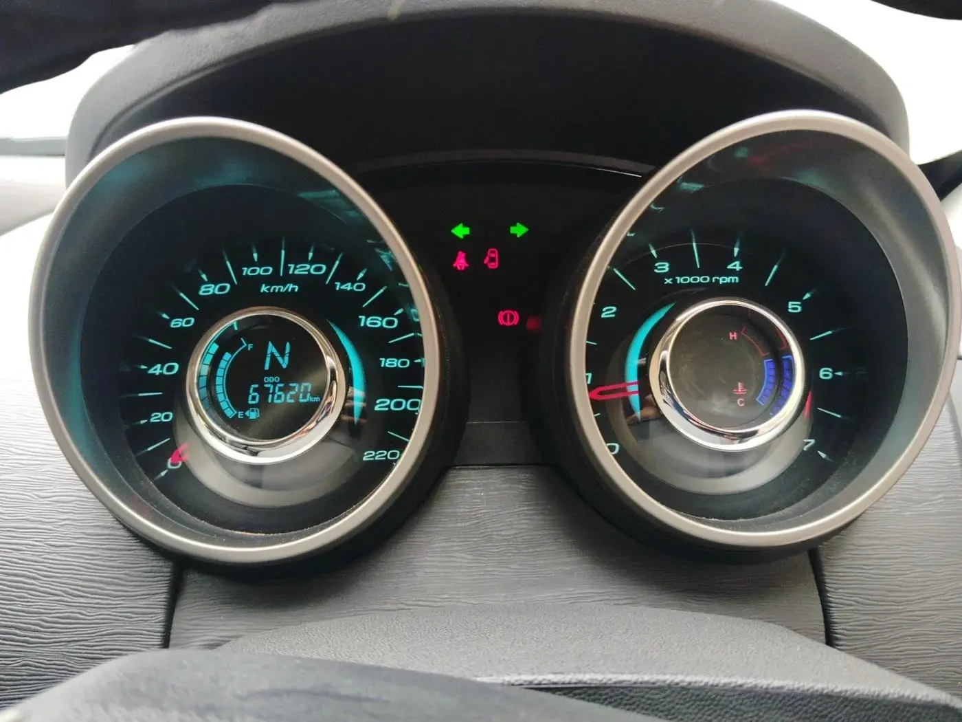 2020 Mahindra XUV500 W7, Diesel, Manual, 67,620 km, interior