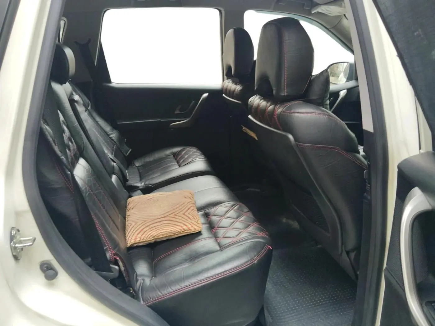2020 Mahindra XUV500 W7, Diesel, Manual, 67,620 km, interior