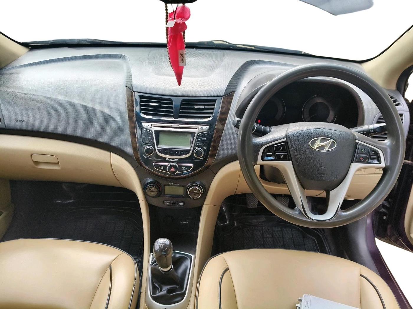 2012 Hyundai Verna FLUIDIC 1.6 VTVT SX, Petrol, Manual, 2,39,701 km, interior