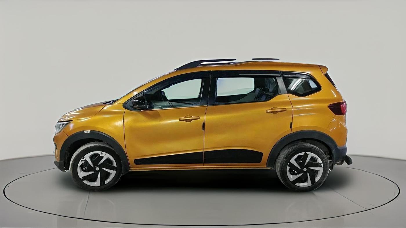 2022 Renault TRIBER RXT, Petrol, Manual, 48,800 km, exterior