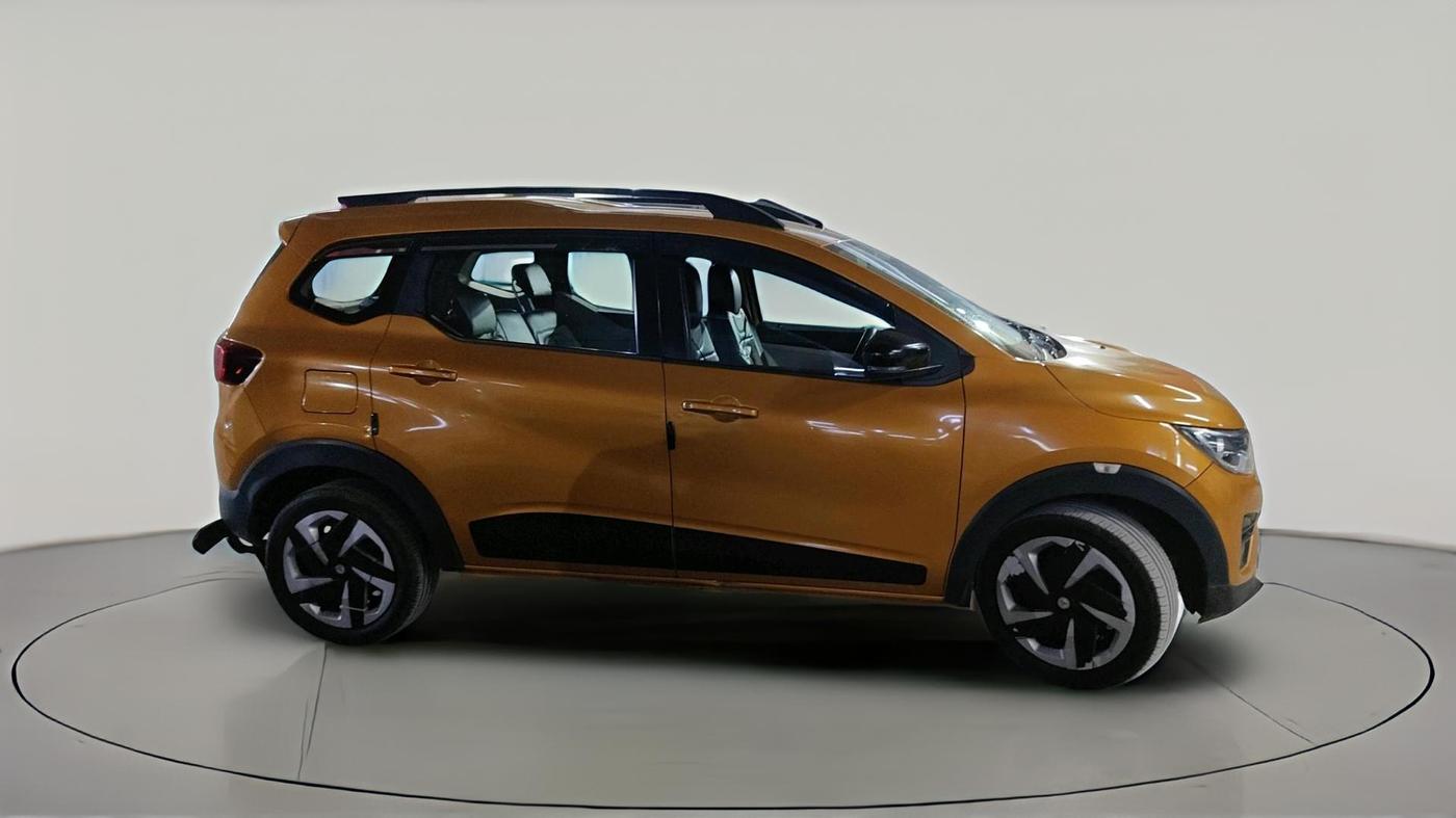 2022 Renault TRIBER RXT, Petrol, Manual, 48,800 km, exterior