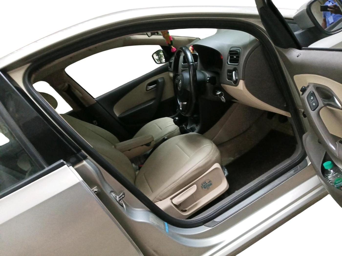 2013 Volkswagen Vento HIGHLINE DIESEL 1.6, Diesel, Manual, 1,35,001 km, interior