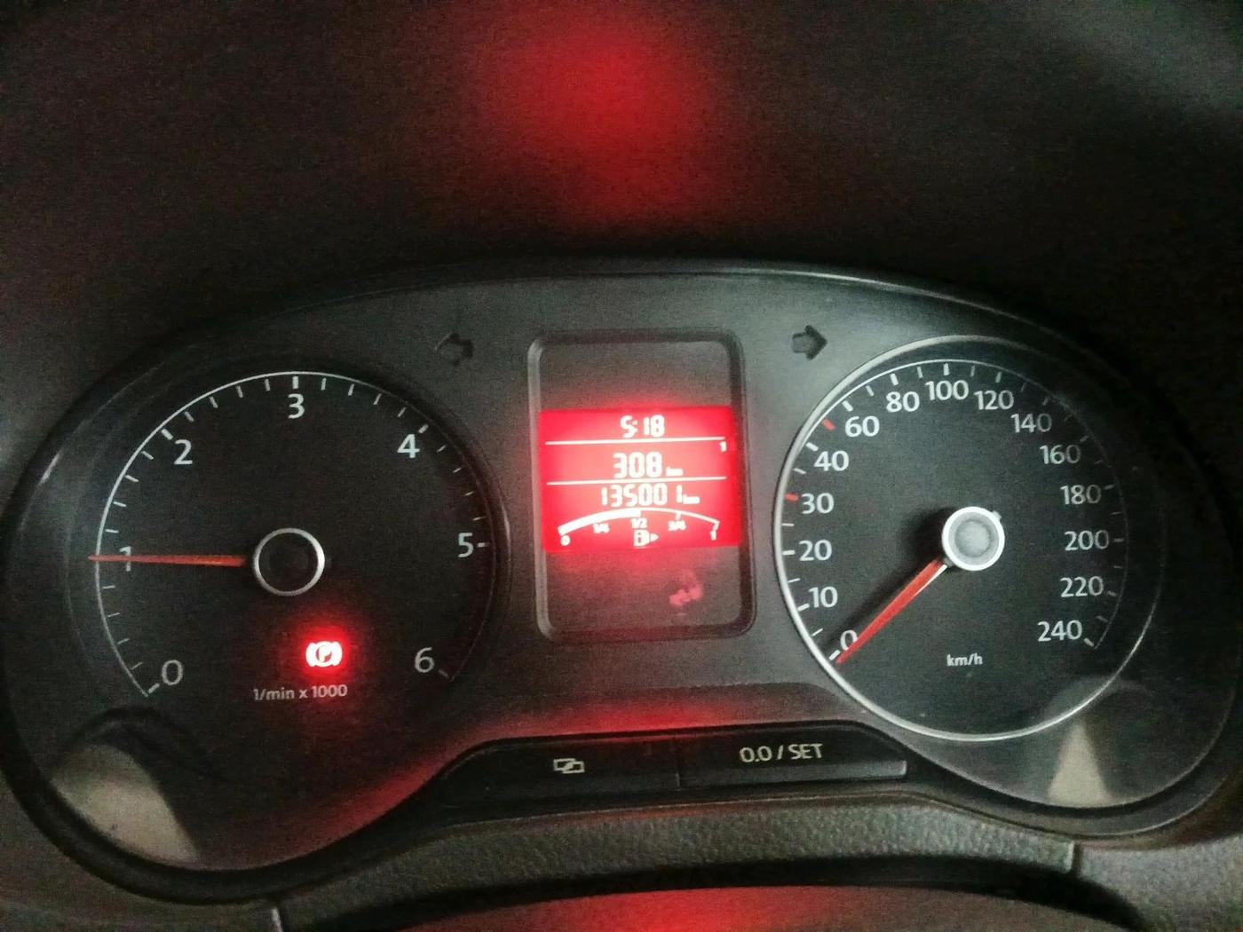 2013 Volkswagen Vento HIGHLINE DIESEL 1.6, Diesel, Manual, 1,35,001 km, interior
