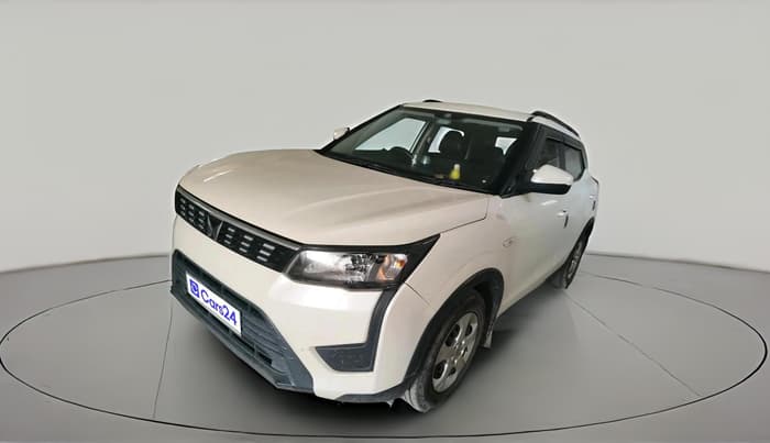 2023 Mahindra XUV300 W6 1.2 PETROL, Petrol, Manual, 28,599 km, exterior