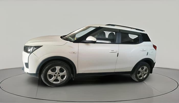 2023 Mahindra XUV300 W6 1.2 PETROL, Petrol, Manual, 28,599 km, exterior