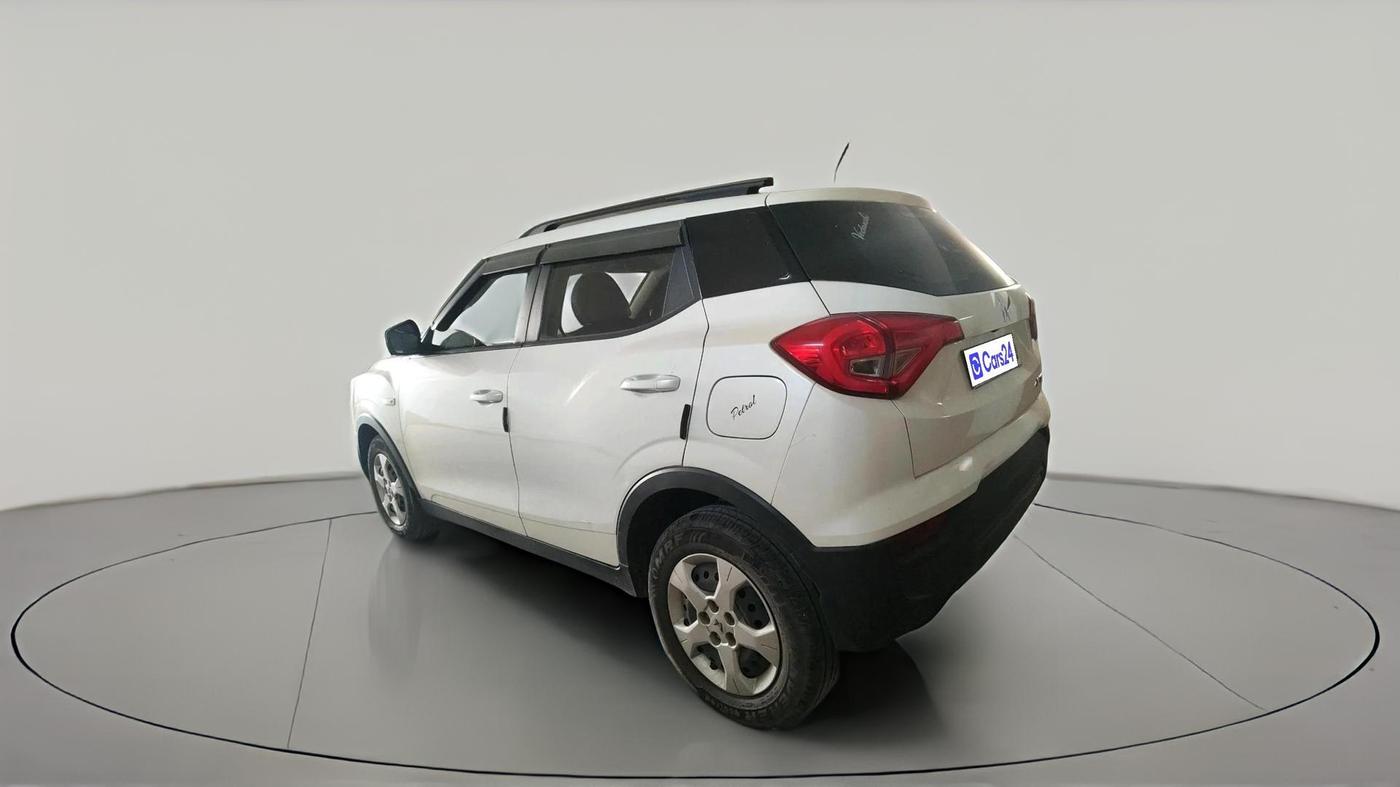 2023 Mahindra XUV300 W6 1.2 PETROL, Petrol, Manual, 28,599 km, exterior