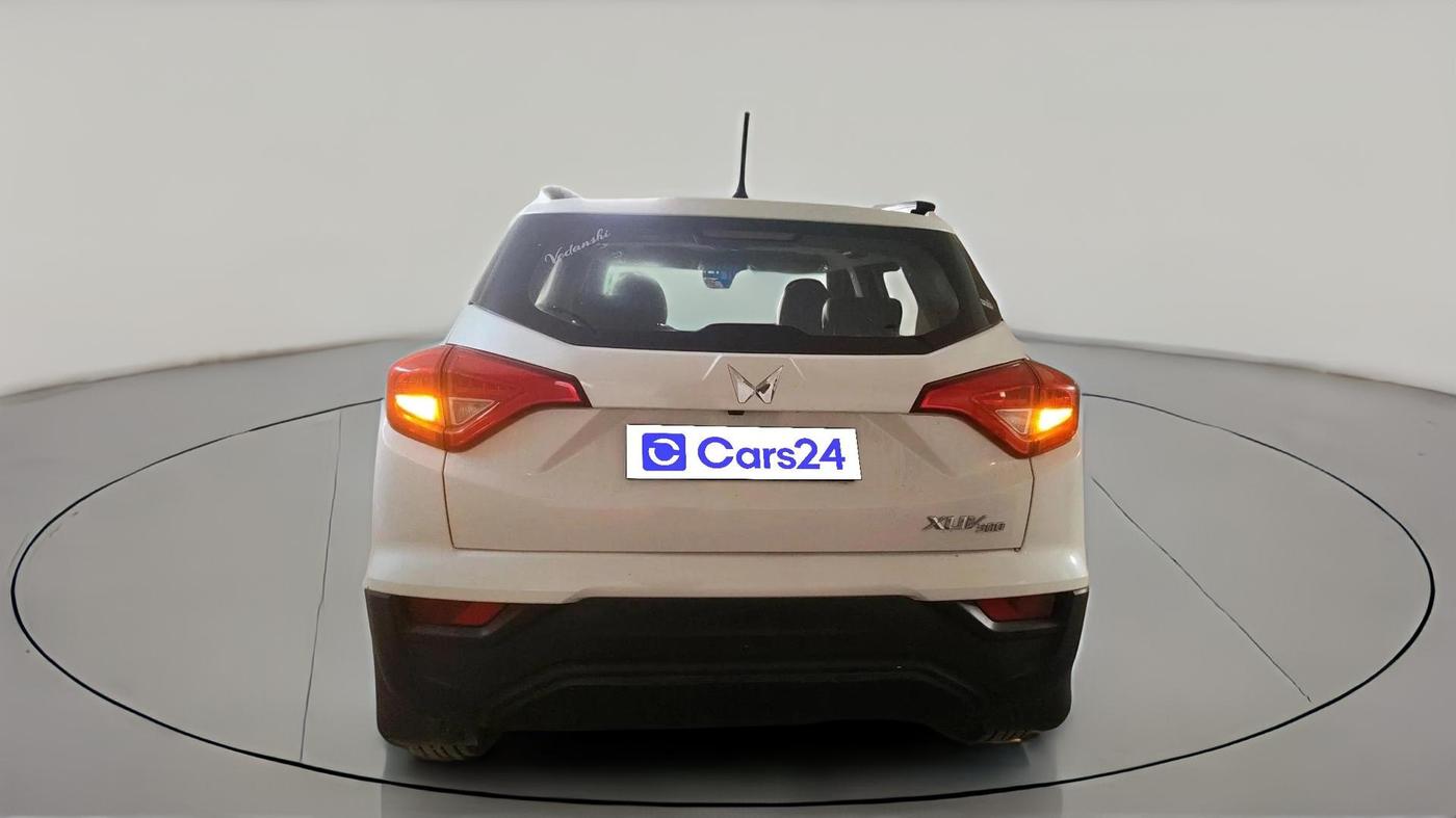 2023 Mahindra XUV300 W6 1.2 PETROL, Petrol, Manual, 28,599 km, exterior