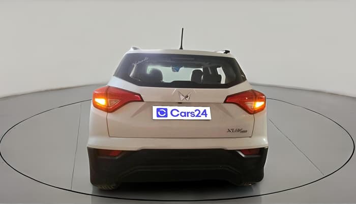 2023 Mahindra XUV300 W6 1.2 PETROL, Petrol, Manual, 28,599 km, exterior