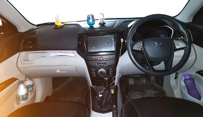 2023 Mahindra XUV300 W6 1.2 PETROL, Petrol, Manual, 28,599 km, interior