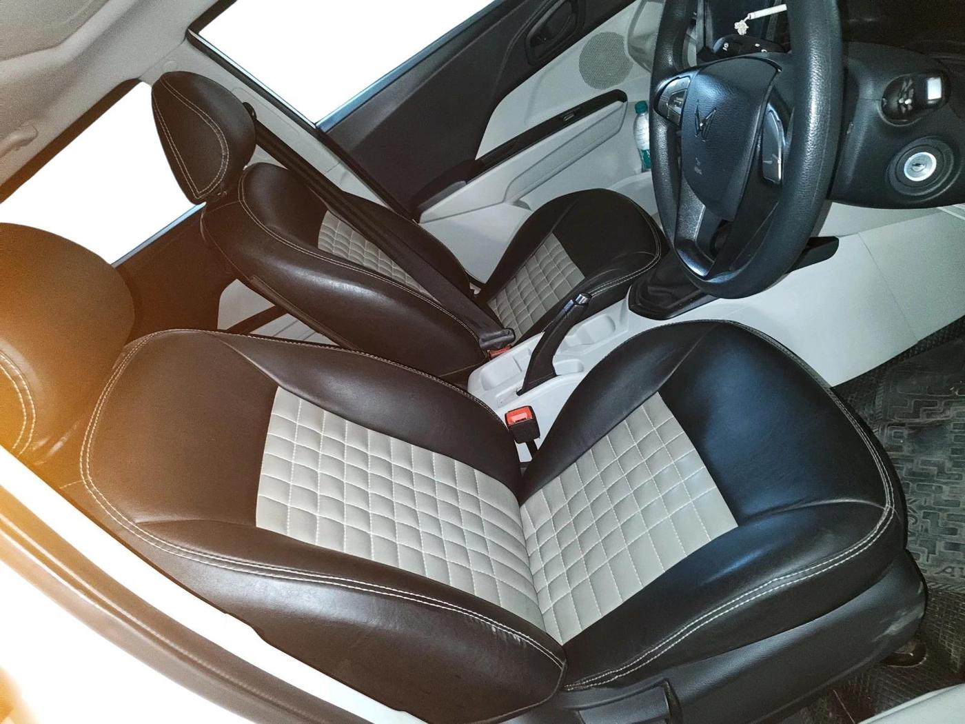 2023 Mahindra XUV300 W6 1.2 PETROL, Petrol, Manual, 28,599 km, interior
