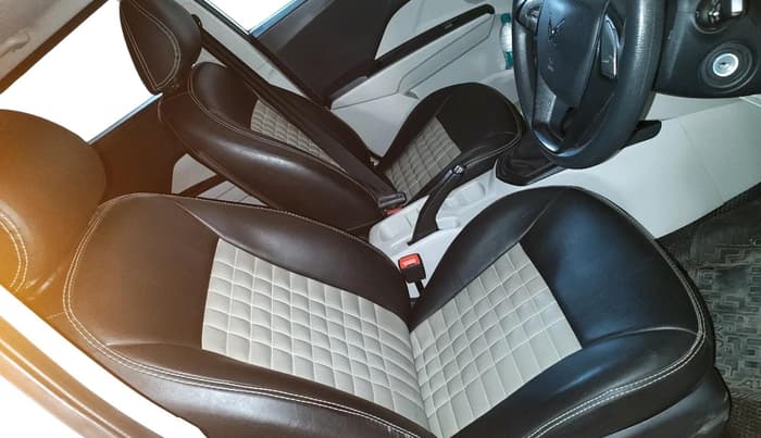 2023 Mahindra XUV300 W6 1.2 PETROL, Petrol, Manual, 28,599 km, interior