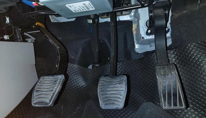 2023 Mahindra XUV300 W6 1.2 PETROL, Petrol, Manual, 28,599 km, interior