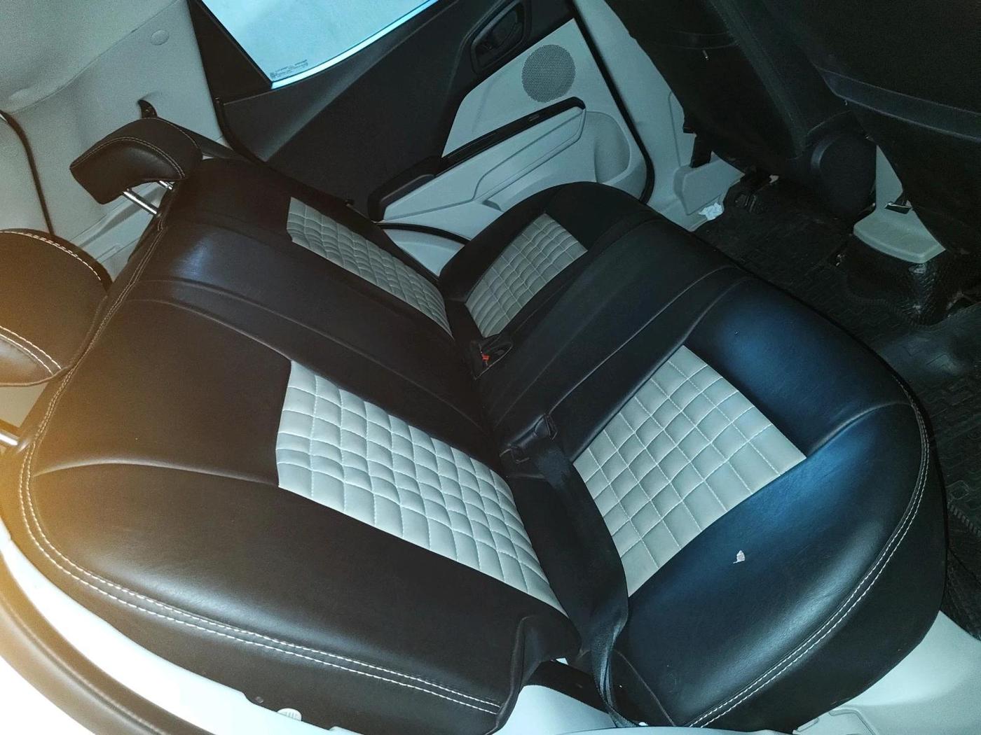 2023 Mahindra XUV300 W6 1.2 PETROL, Petrol, Manual, 28,599 km, interior