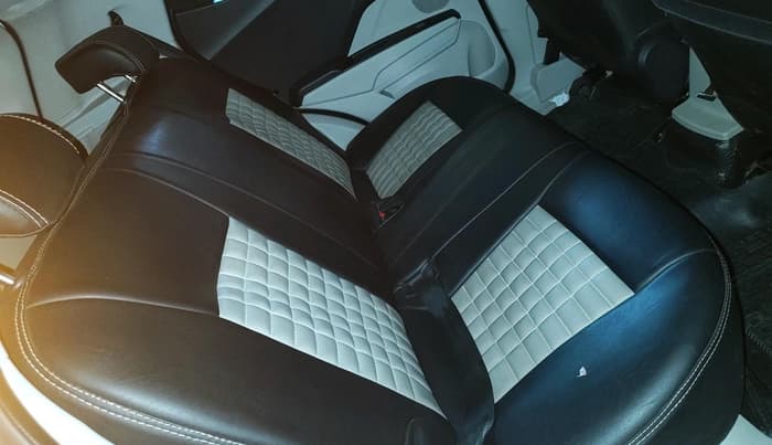 2023 Mahindra XUV300 W6 1.2 PETROL, Petrol, Manual, 28,599 km, interior