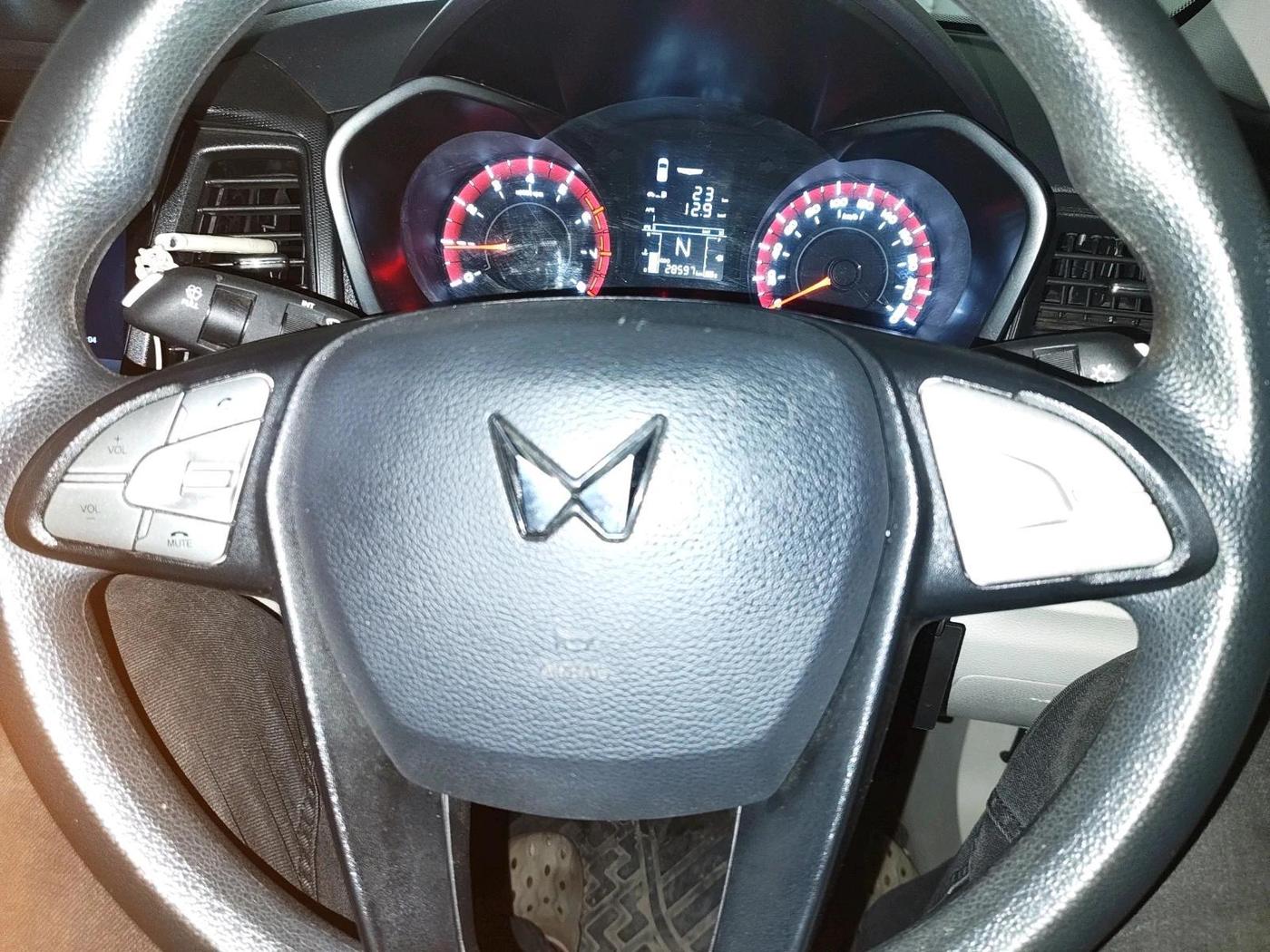 2023 Mahindra XUV300 W6 1.2 PETROL, Petrol, Manual, 28,599 km, interior