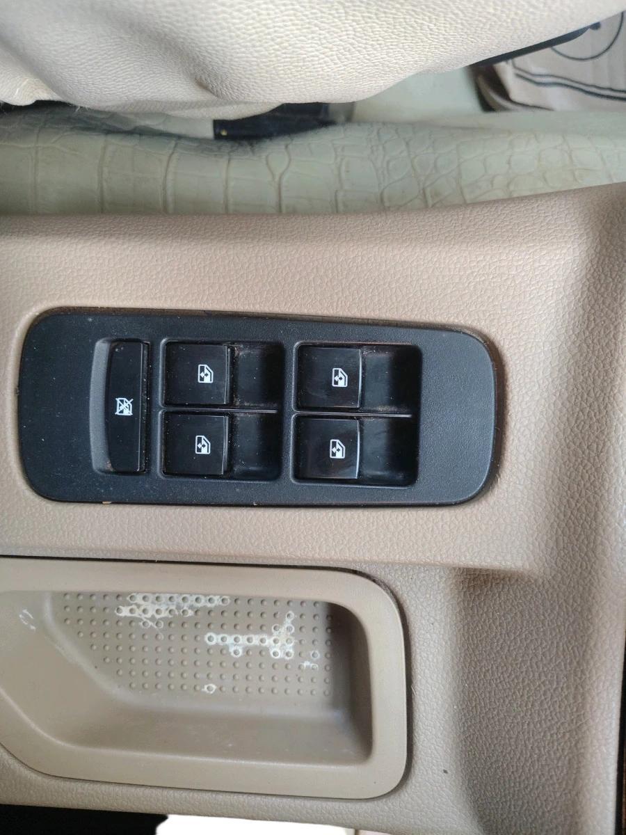 2016 Mahindra TUV300 T8, Diesel, Manual, 1,45,937 km, interior