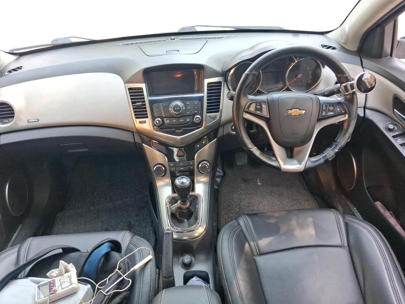 2016 Chevrolet Cruze LTZ, Diesel, Manual, 1,71,940 km, interior
