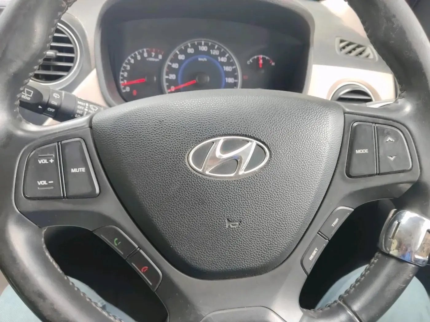 2014 Hyundai Grand i10 SPORTZ AT 1.2 KAPPA VTVT, Petrol, Automatic, 63,723 km, interior