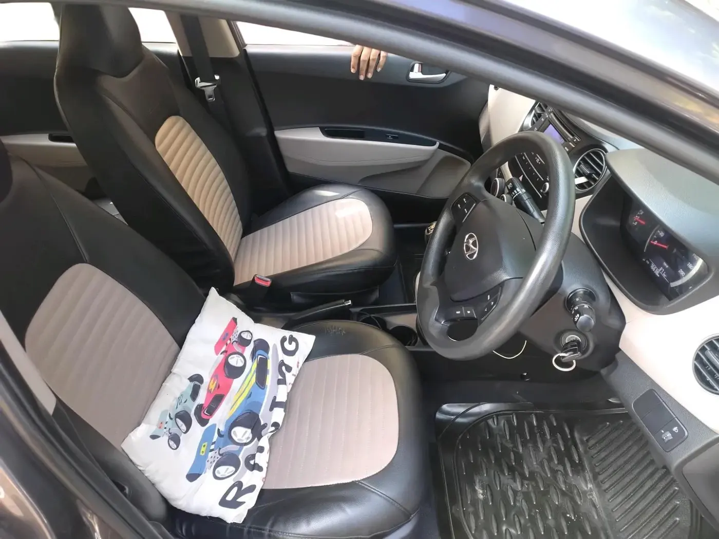 2015 Hyundai Grand i10 SPORTZ 1.2 KAPPA VTVT, Petrol, Manual, 76,638 km, interior
