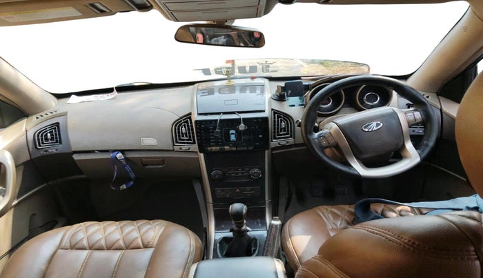 2015 Mahindra XUV500 W8, Diesel, Manual, 1,15,219 km, interior