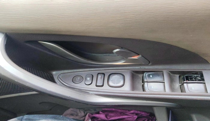 2015 Mahindra XUV500 W8, Diesel, Manual, 1,15,219 km, interior