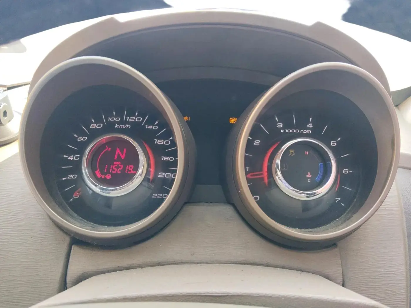 2015 Mahindra XUV500 W8, Diesel, Manual, 1,15,219 km, interior