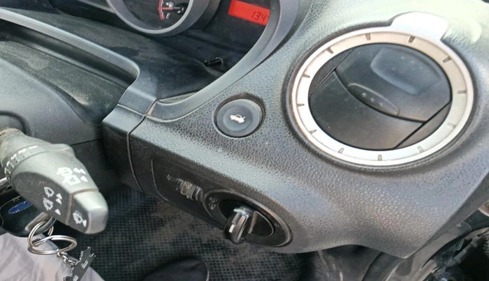 2013 Ford Figo TITANIUM 1.2 PETROL, Petrol, Manual, 1,07,403 km, interior